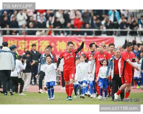 足球明星化身普通路人挑战街头球迷反应大揭秘